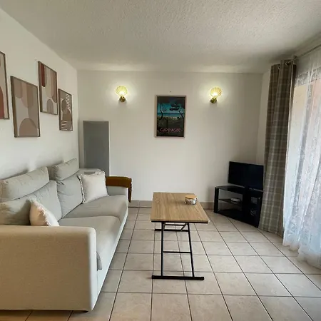 Rez-de-jardin Pinede Piscine Clim Proche Village Naturiste דירה *