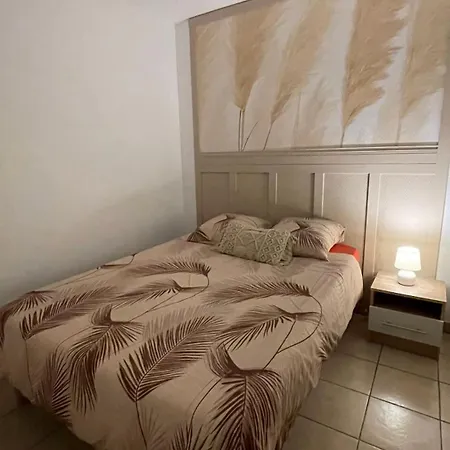 Rez-de-jardin Pinede Piscine Clim Proche Village Naturiste אגדה