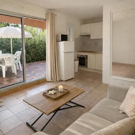Rez-de-jardin Pinede Piscine Clim Proche Village Naturiste 230 *